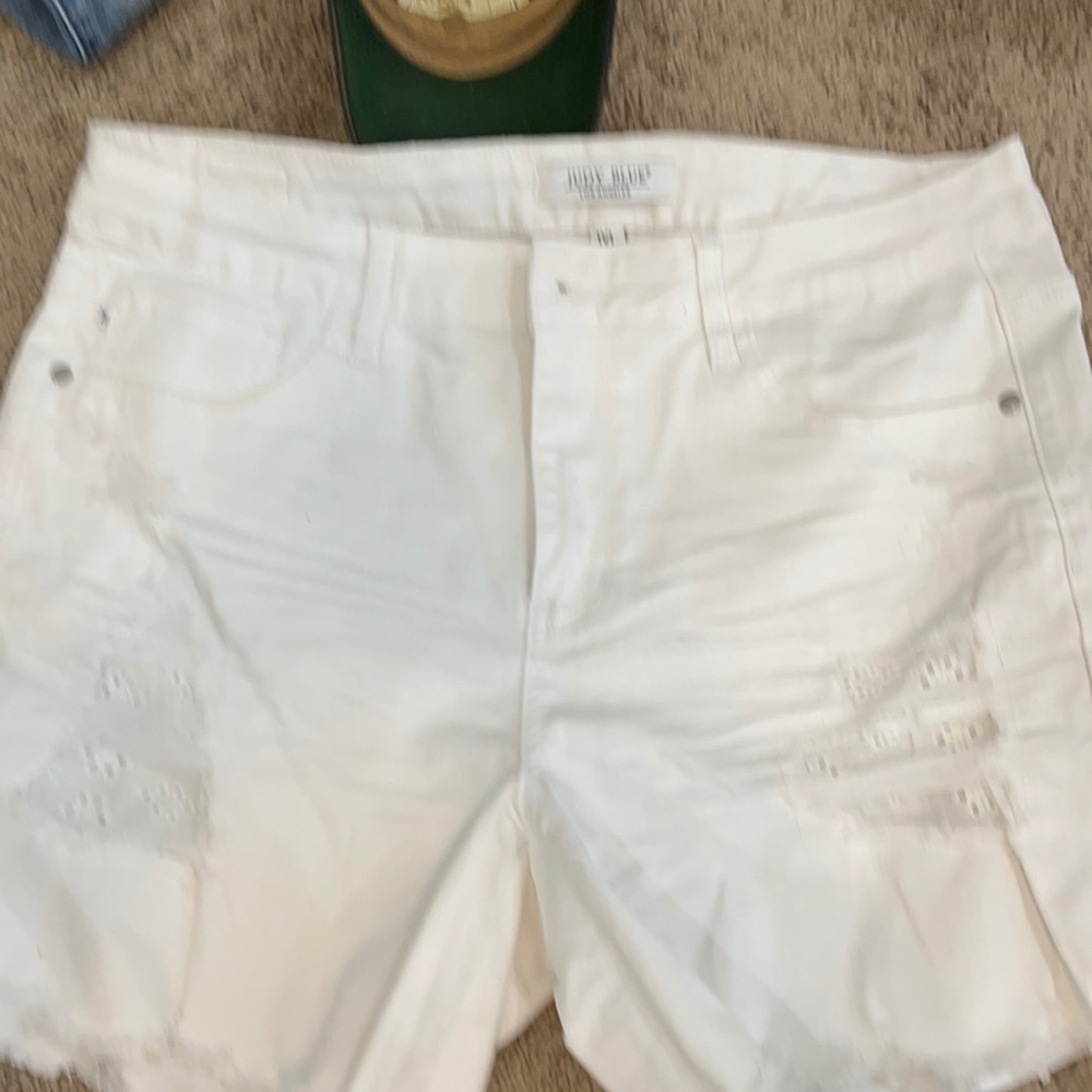 White floral patch work! 1XL
